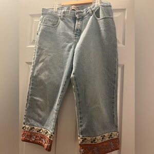 Size 12 LONDON JEAN cropped w/ trim